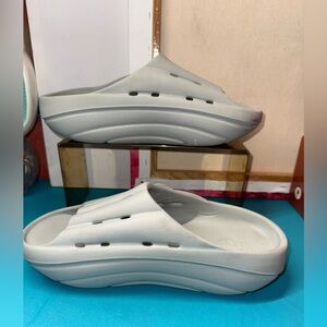 UGG FOAM O SLIDE Woman  Slide Sandals Size 10